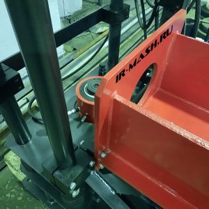 Установка для сборки и разборки поглощающих аппаратов железнодорожных вагонов (УРПФА-3)